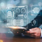 Eine Person hält ein Tablet mit einer holografischen Anzeige eines elektrischen Fahrzeugs und seiner technischen Komponenten. Das Bild zeigt den Einsatz von virtuellem Modellbau und Simulationsmodellen zur Analyse von Antriebssystemen und Batterie-Management in der Fahrzeugentwicklung. A person is holding a tablet displaying a holographic view of an electric vehicle and its technical components. The image highlights the use of virtual modeling and simulation models for analyzing drivetrain systems and battery management in vehicle development.